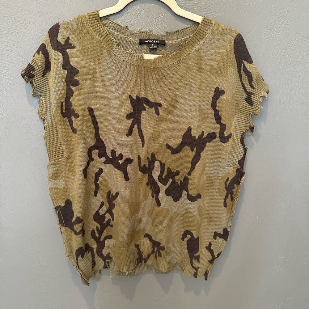 Camo distressed sweater Size S